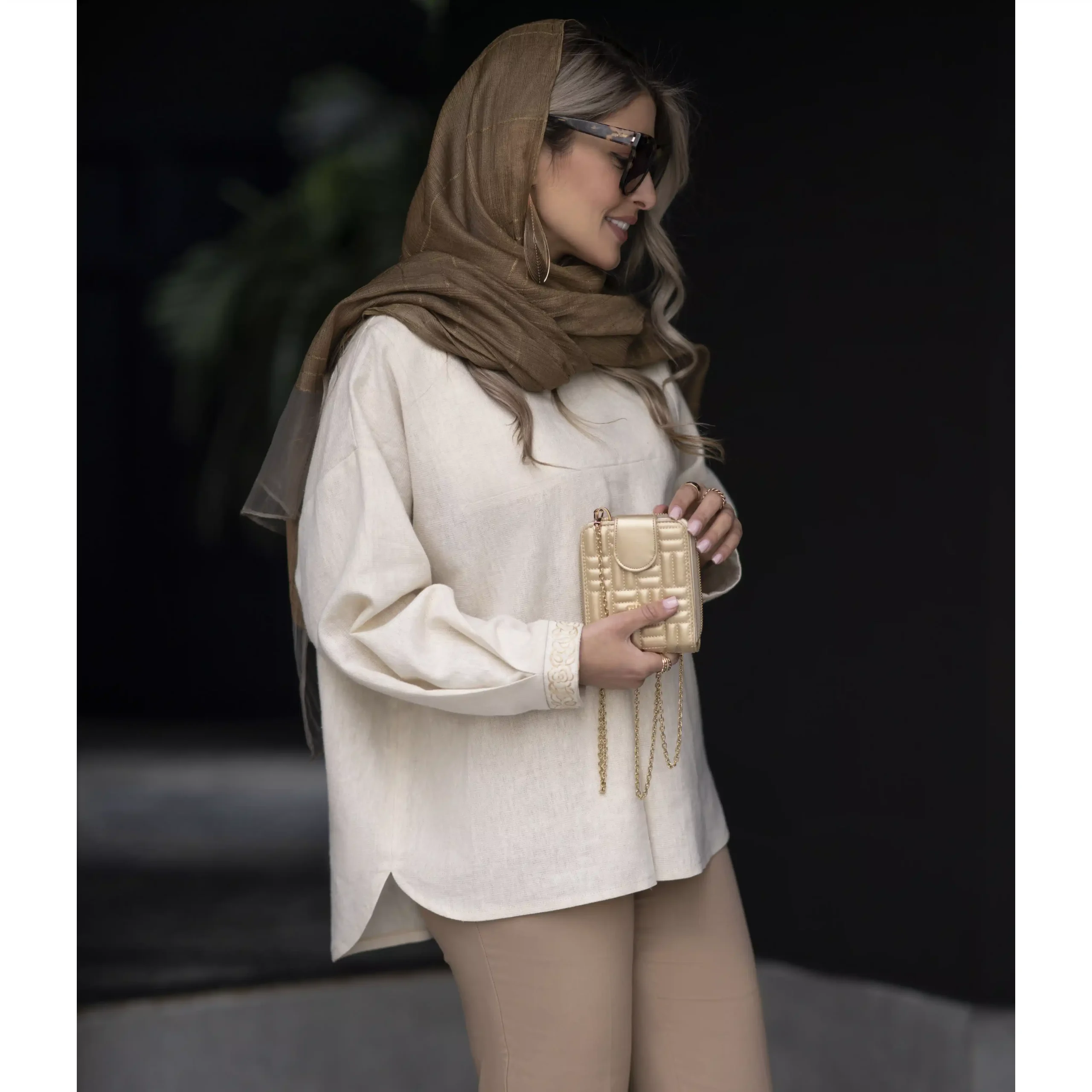 شومیز لینن کرم با شاین طلایی - Image 2